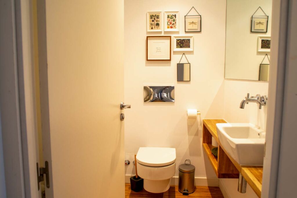 Reforma de baños en Pamplona - ducha e iluminación