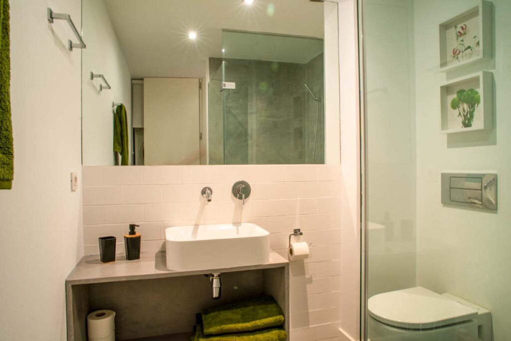 Reforma de baños en Pamplona - sanitarios y azulejos